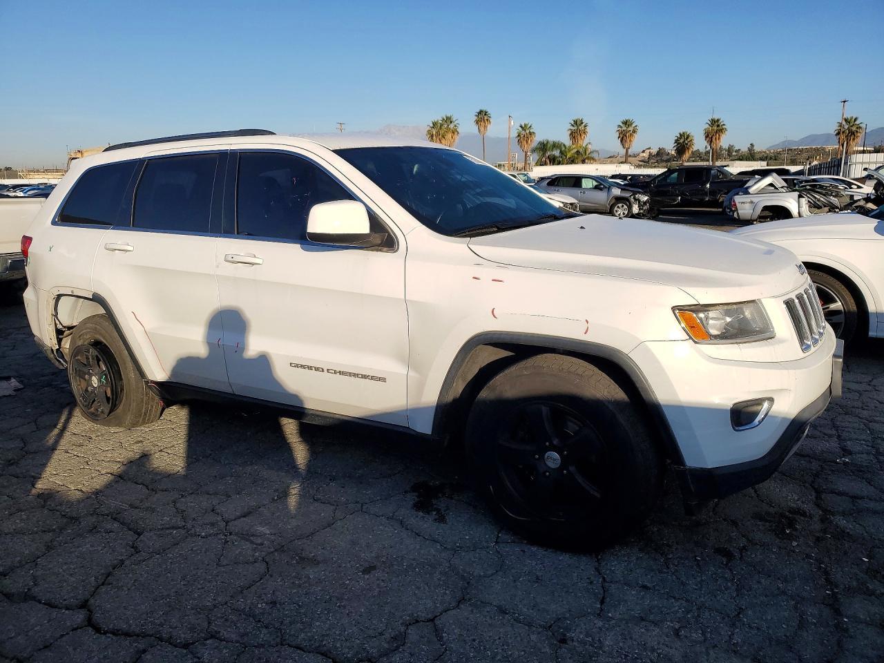 2016 Jeep Grand Cherokee Laredo - Image 4