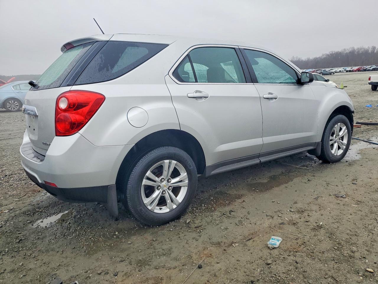 2013 Chevrolet Equinox Ls - Image 3