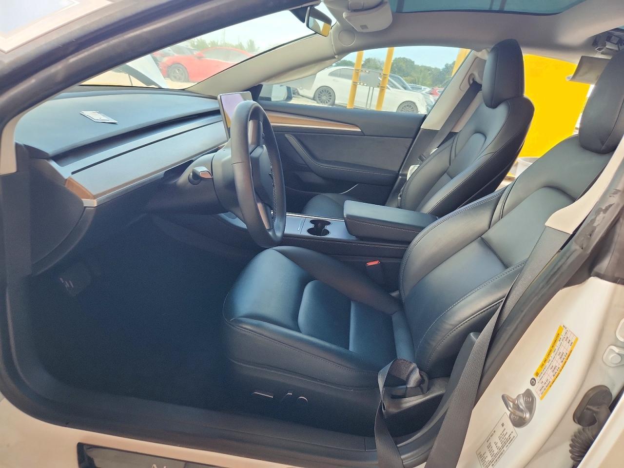 2023 Tesla Model 3 - Image 7