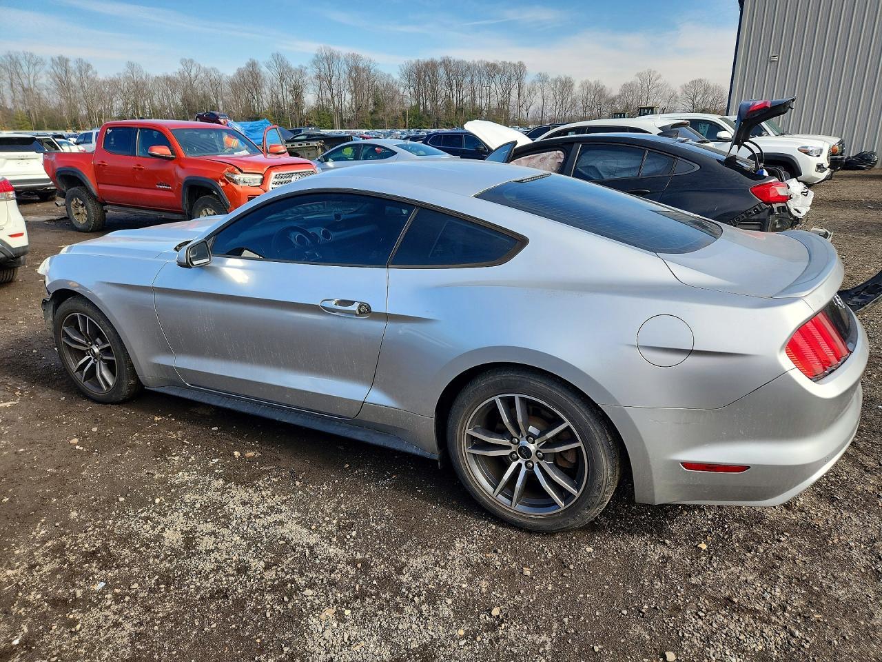 2016 Ford Mustang - Фото 2