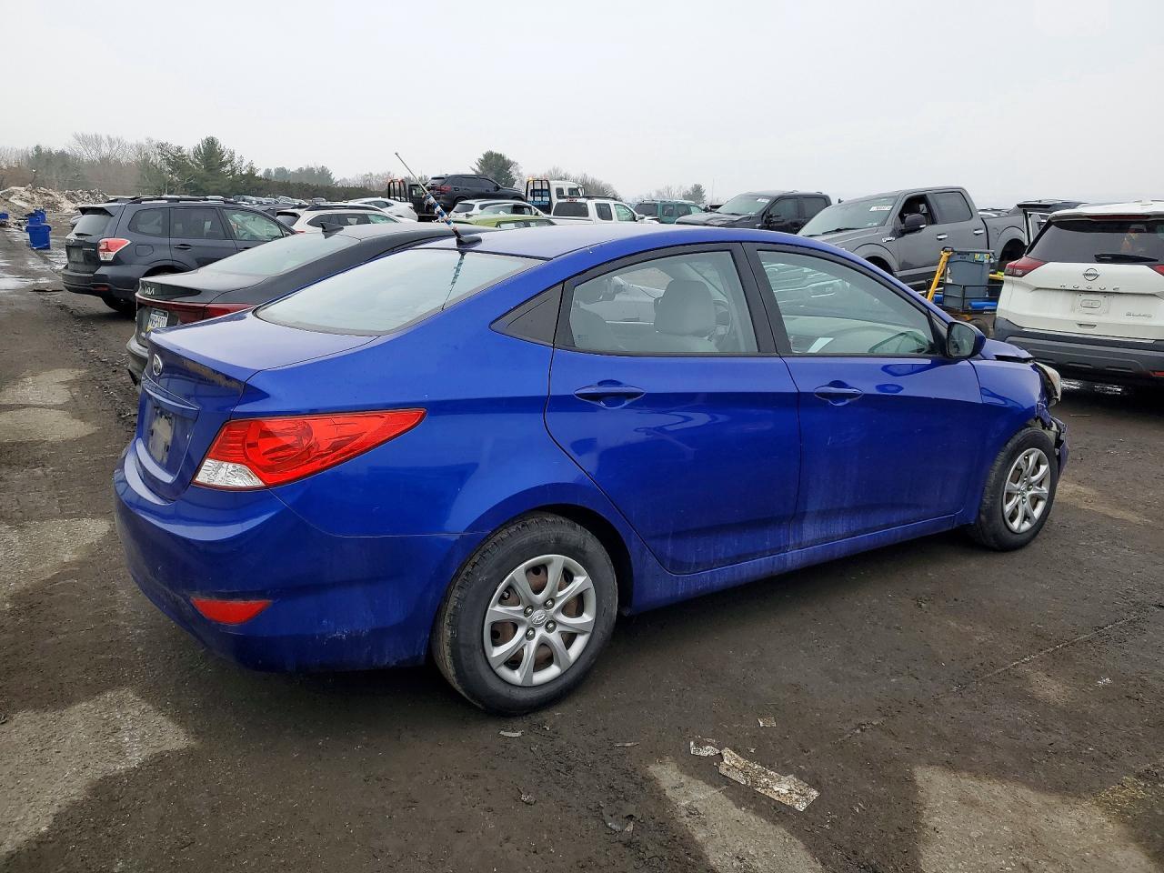 2013 Hyundai Accent Gls - Image 3