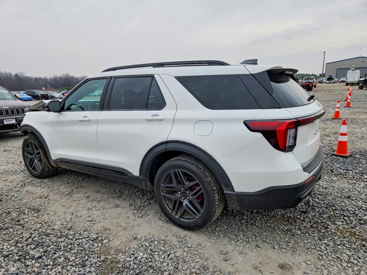 2025 Ford Explorer St - Фото 2