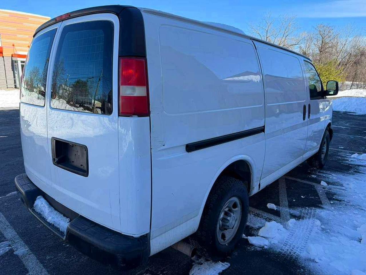 2015 Chevrolet Express G2500 - Фото 3