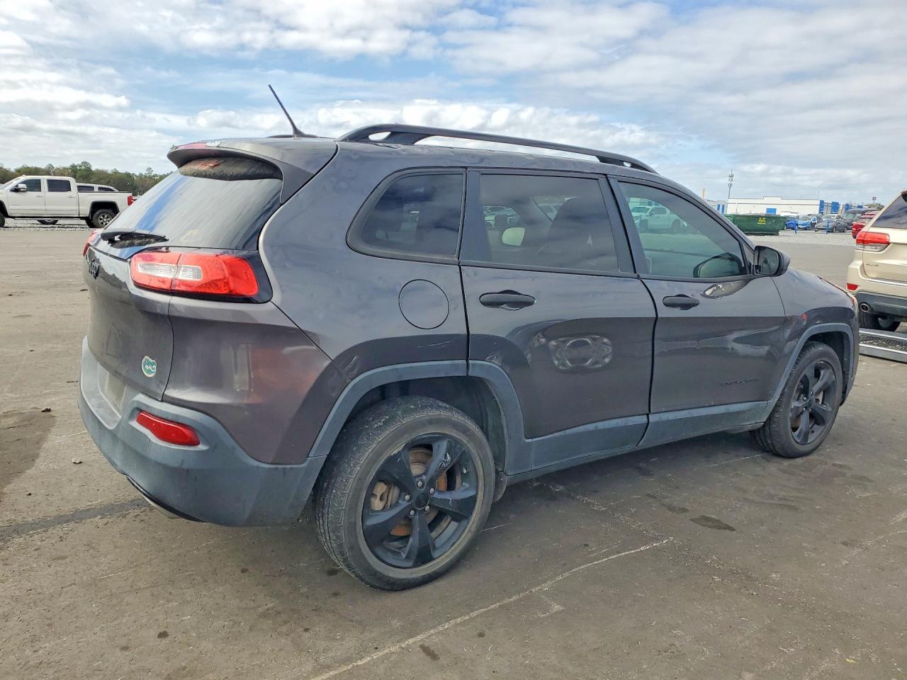 2017 Jeep Cherokee Sport - Image 3