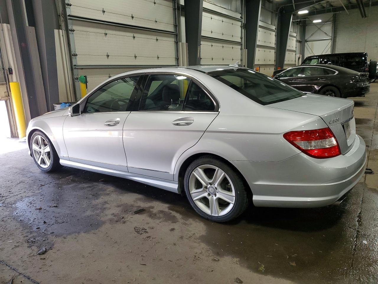 2011 Mercedes-Benz C 300 4Matic - Фото 2