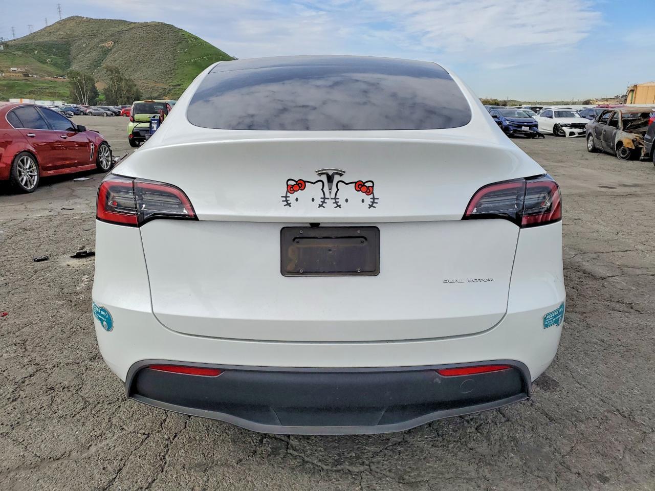 2025 Tesla Model Y - Фото 6