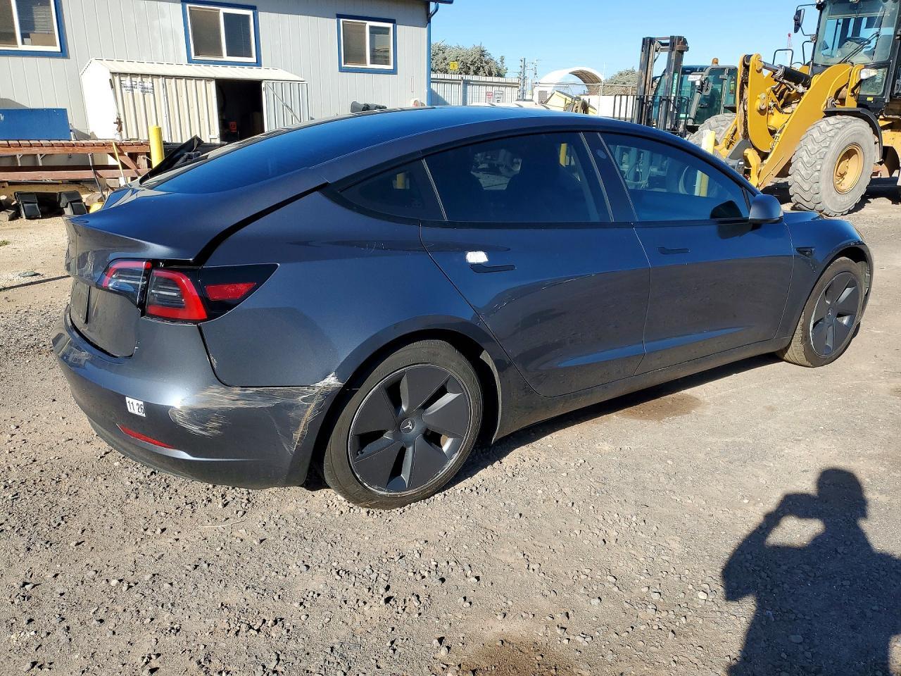 2023 Tesla Model 3 - Фото 3