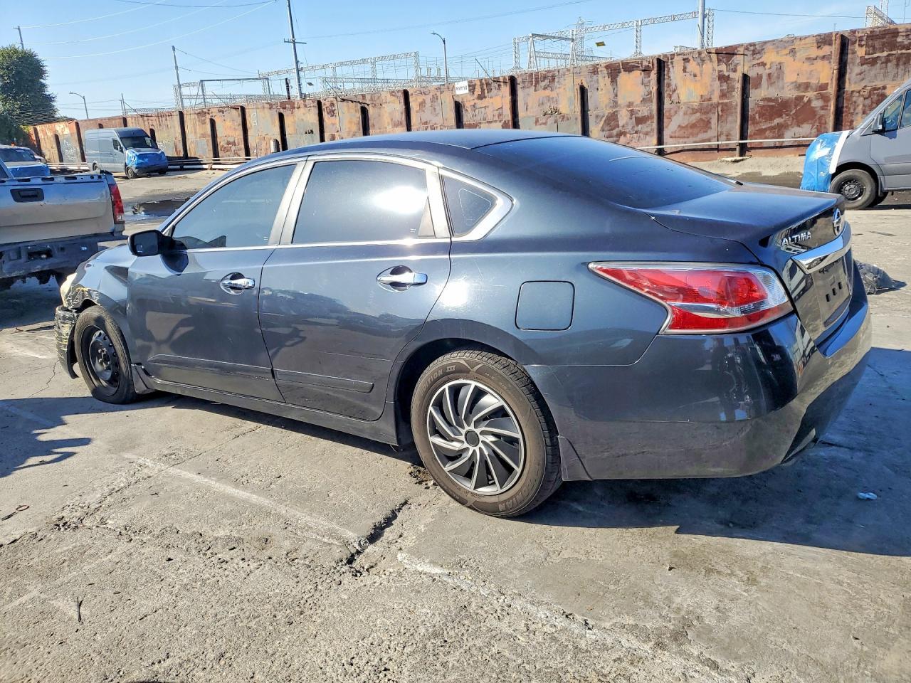 2015 Nissan Altima 2.5 - Image 2