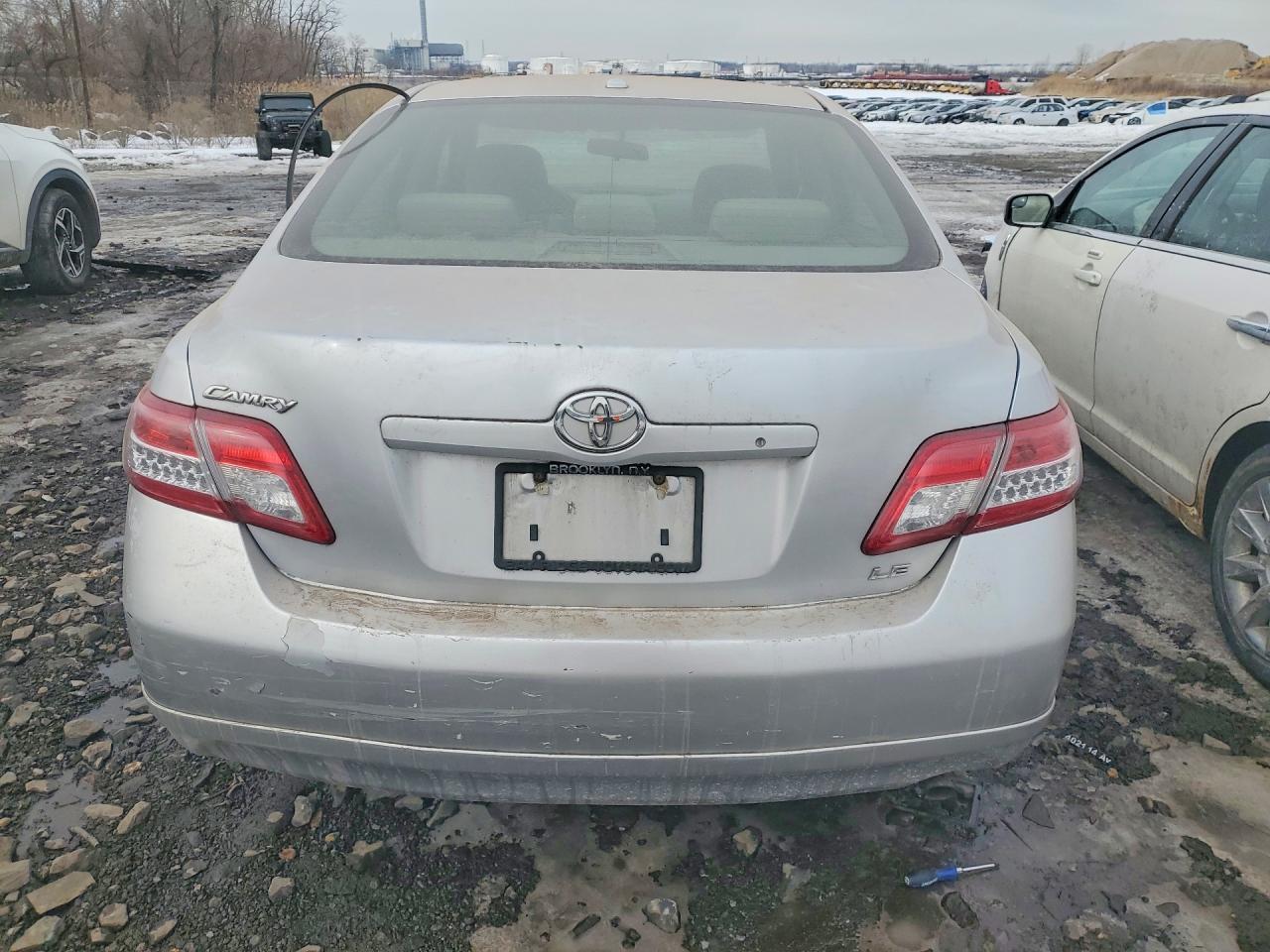 2010 Toyota Camry Base - Фото 6