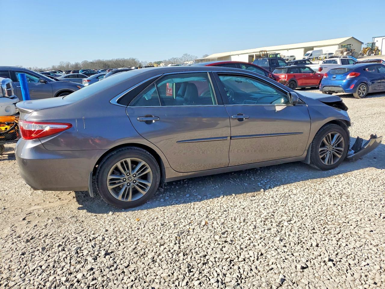 2015 Toyota Camry Le - Image 3