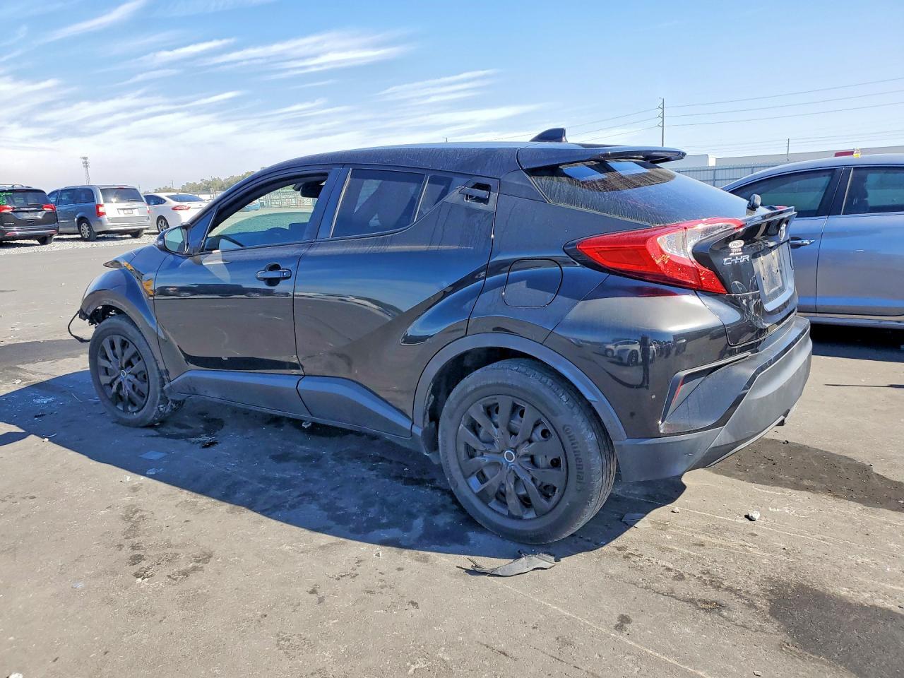 2019 Toyota C-Hr Le - Image 2