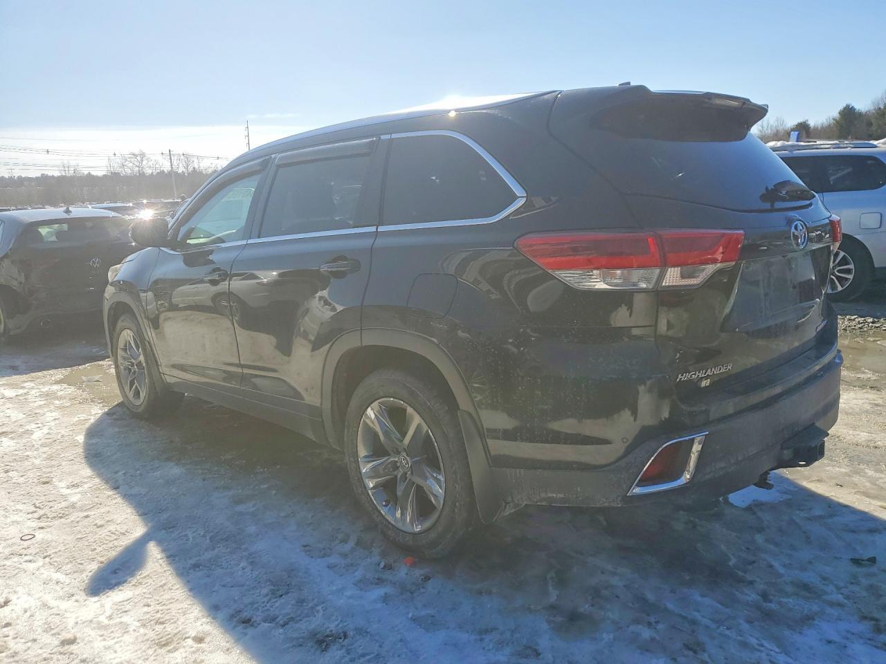 2018 Toyota Highlander Limited Platinum - Image 2