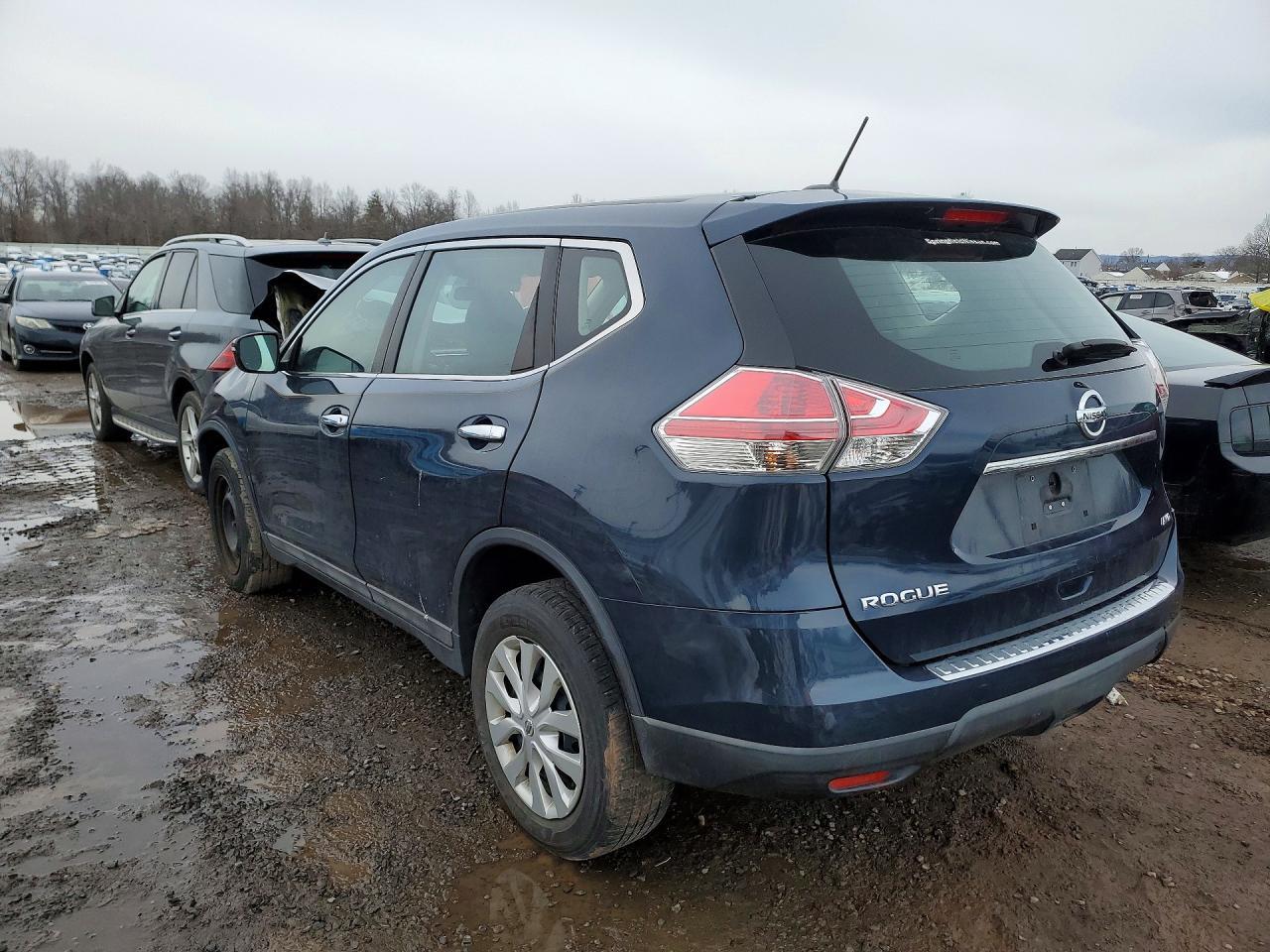 2015 Nissan Rogue S - Фото 2