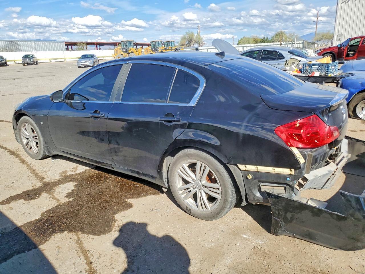 2015 Infiniti Q40 Base - Image 2
