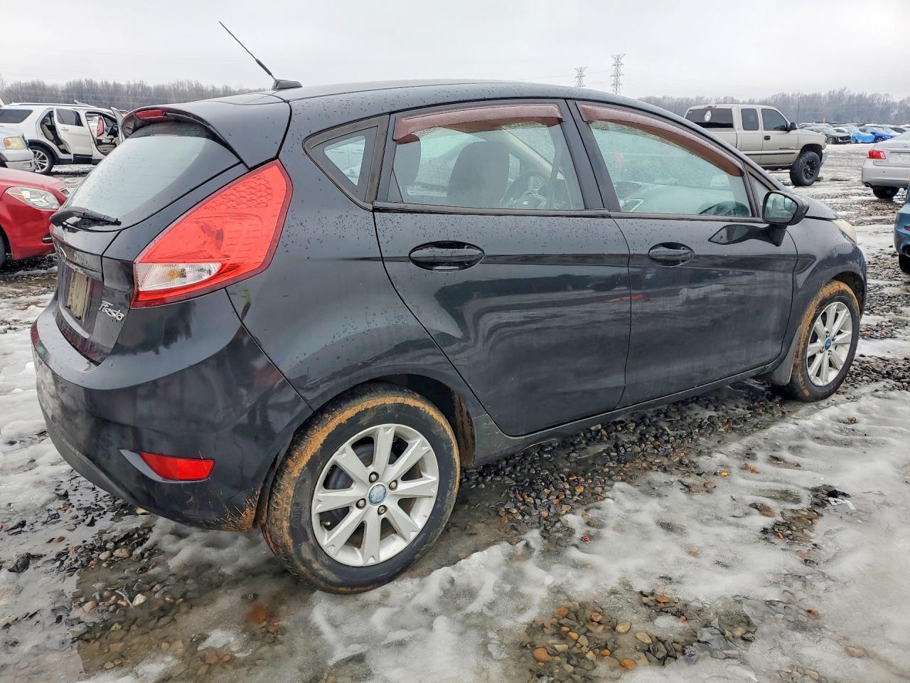 2011 Ford Fiesta Se - Фото 3