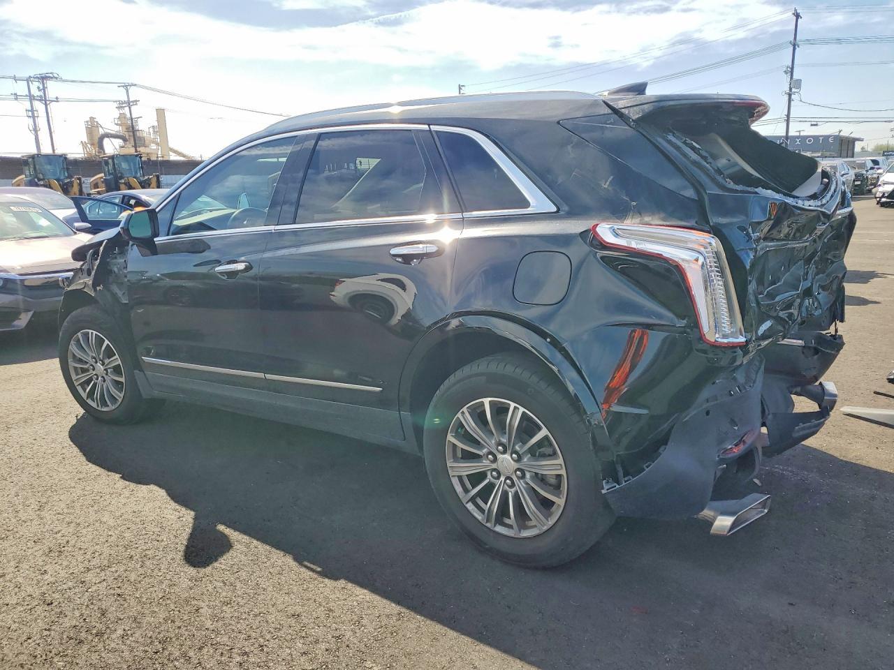 2017 Cadillac Xt5 Luxury - Image 2