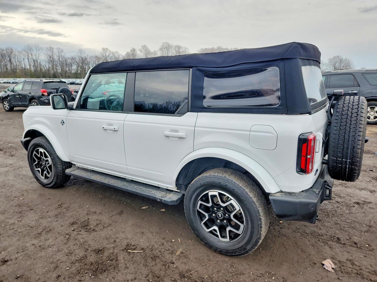 2023 Ford Bronco Base - Image 2