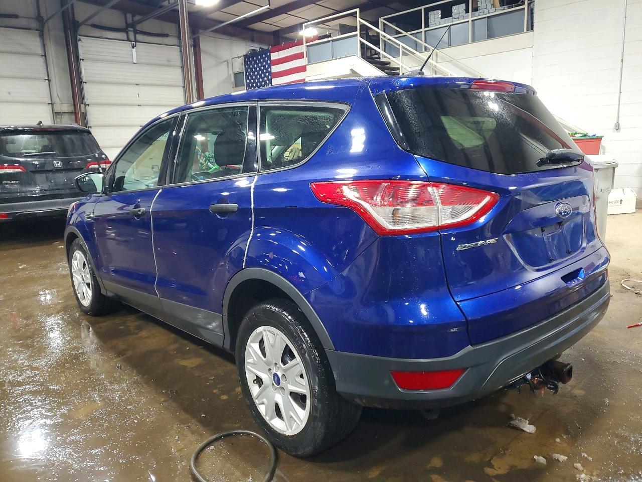 2014 Ford Escape S - Фото 2