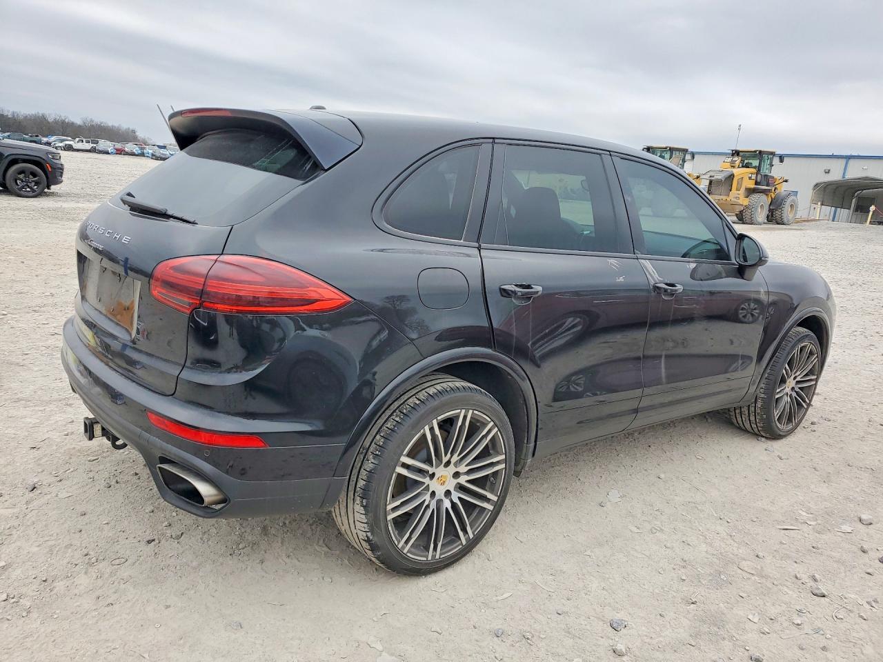 2017 Porsche Cayenne - Image 3