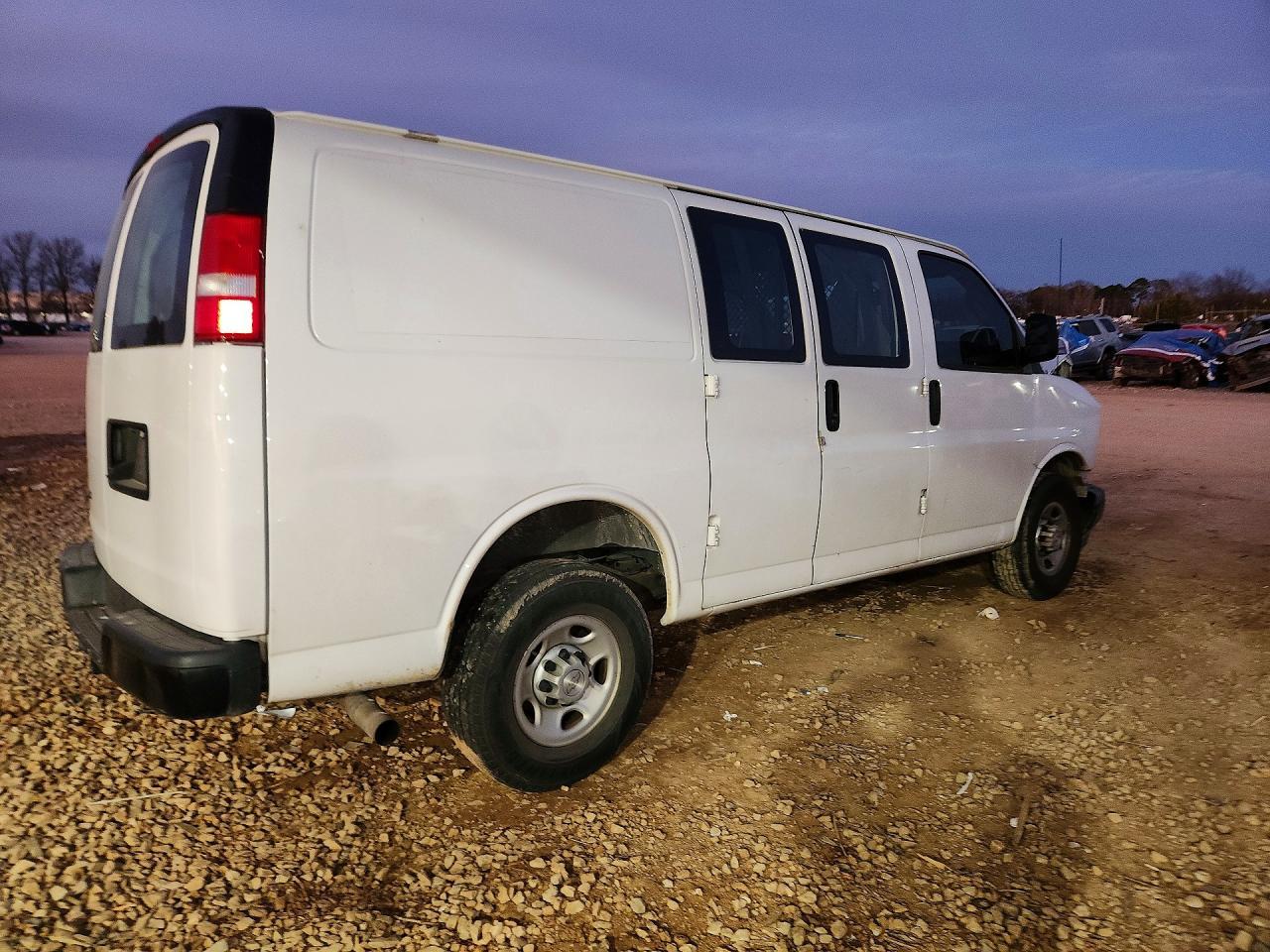 2019 Chevrolet Express 2500 Cargo Delivery Van - Фото 3