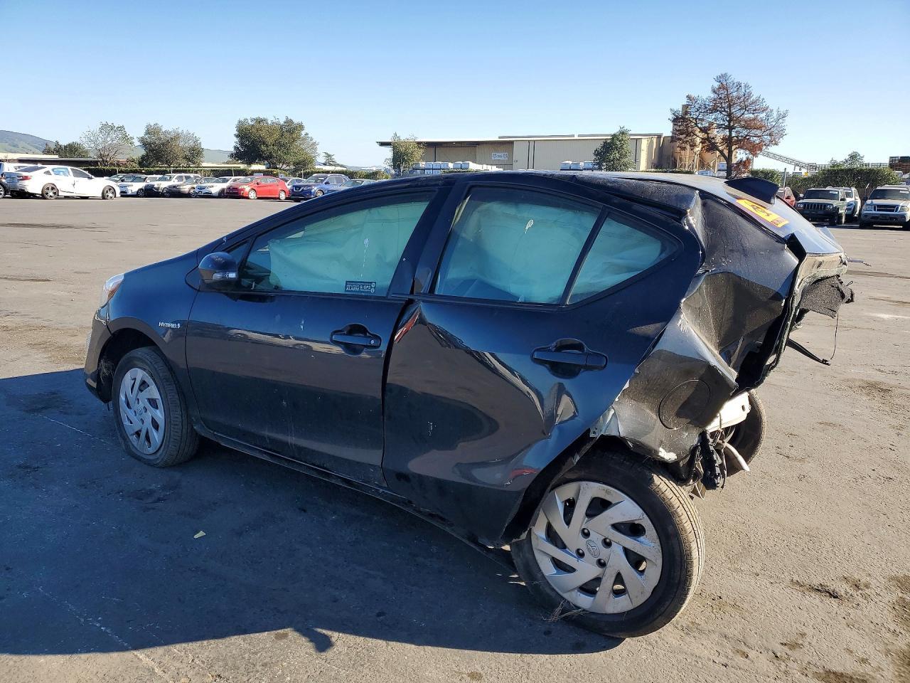 2016 Toyota Prius C - Фото 2