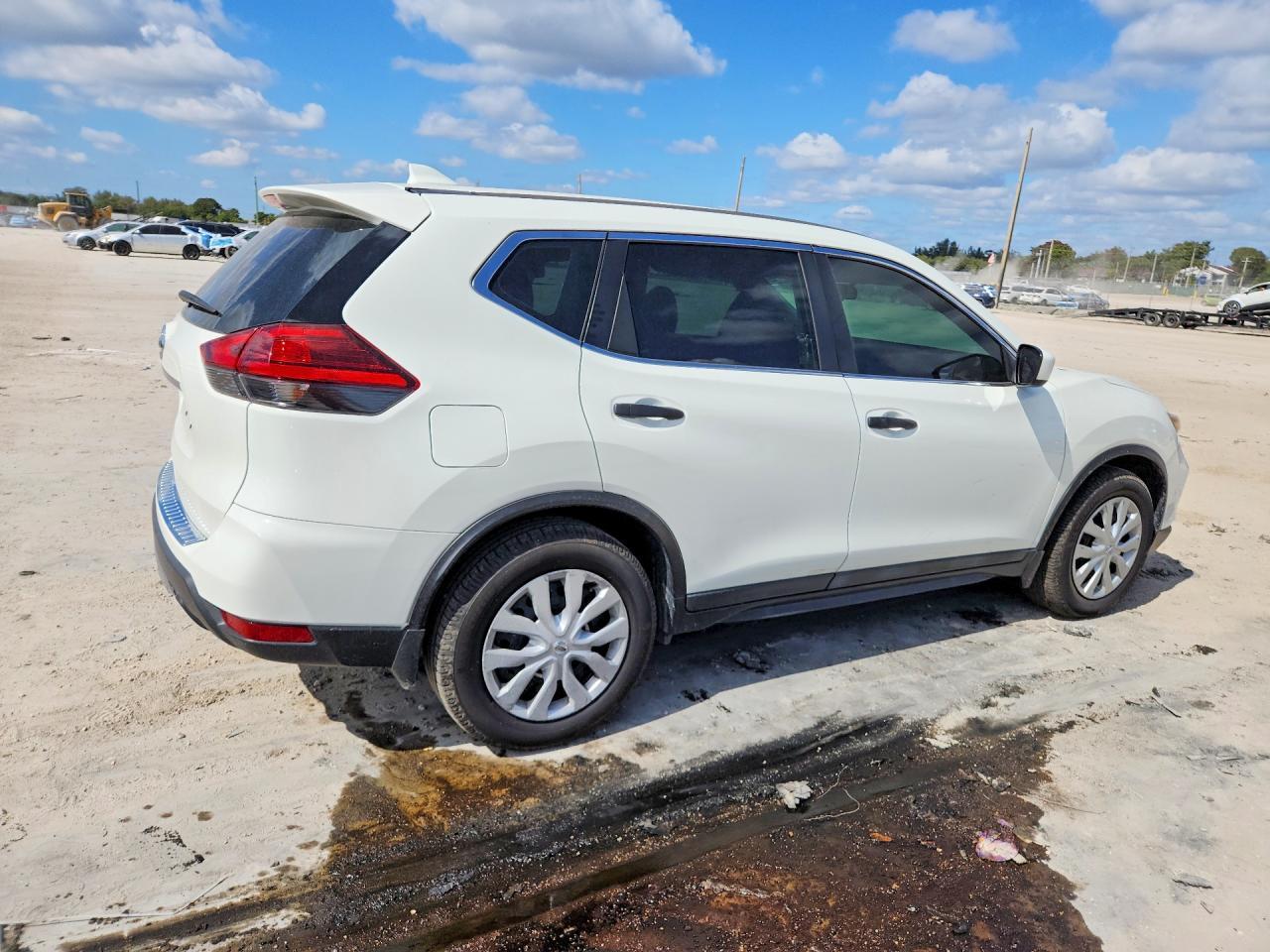 2017 Nissan Rogue S - Image 3