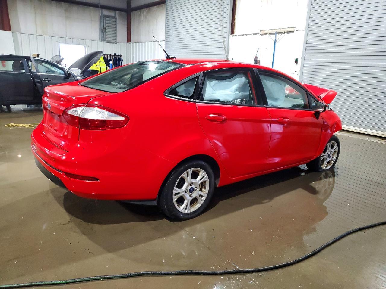 2015 Ford Fiesta Se - Фото 3