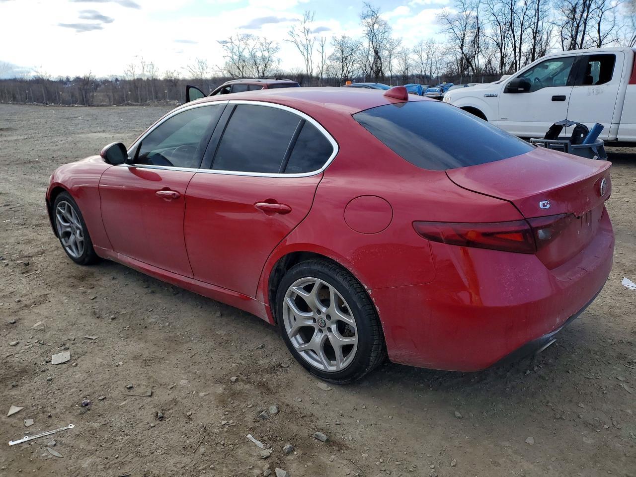 2019 Alfa Romeo Giulia Ti - Фото 2