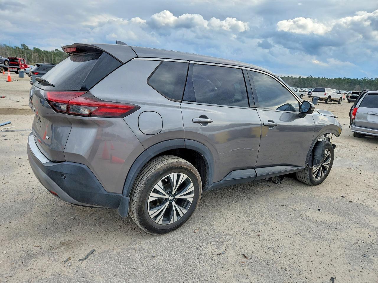 2021 Nissan Rogue Sv - Image 3
