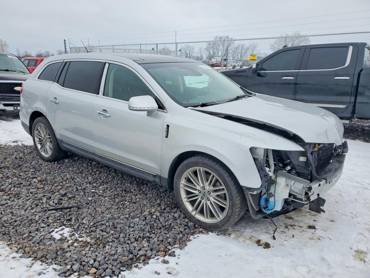 2019 Lincoln Mkt - Image 4