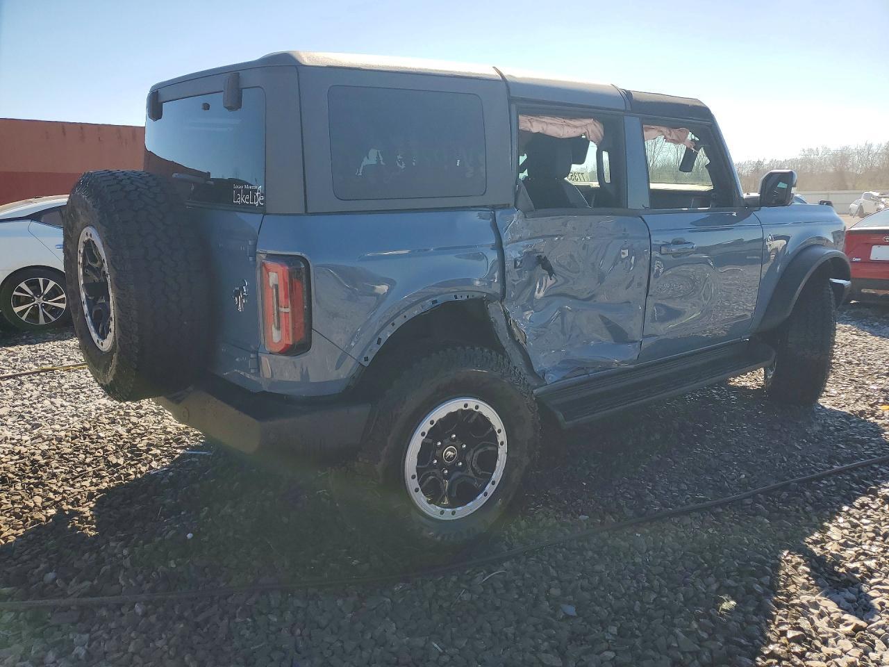 2025 Ford Bronco Outer Banks - Image 3
