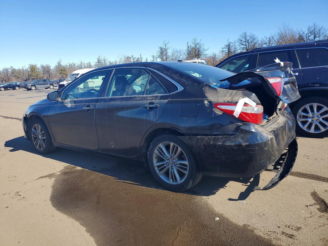 2016 Toyota Camry Le - Image 2