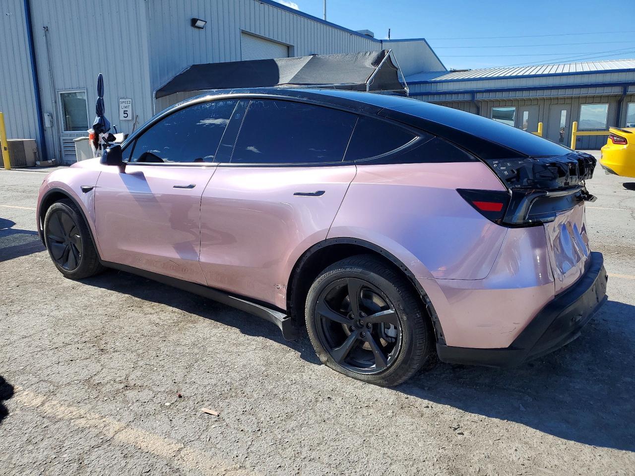 2026 Tesla Model Y - Фото 2