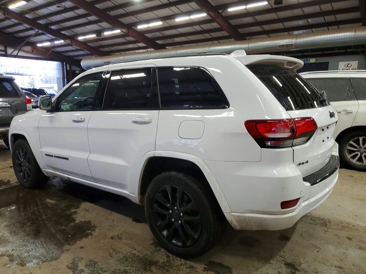 2018 Jeep Grand Cherokee Laredo - Image 2