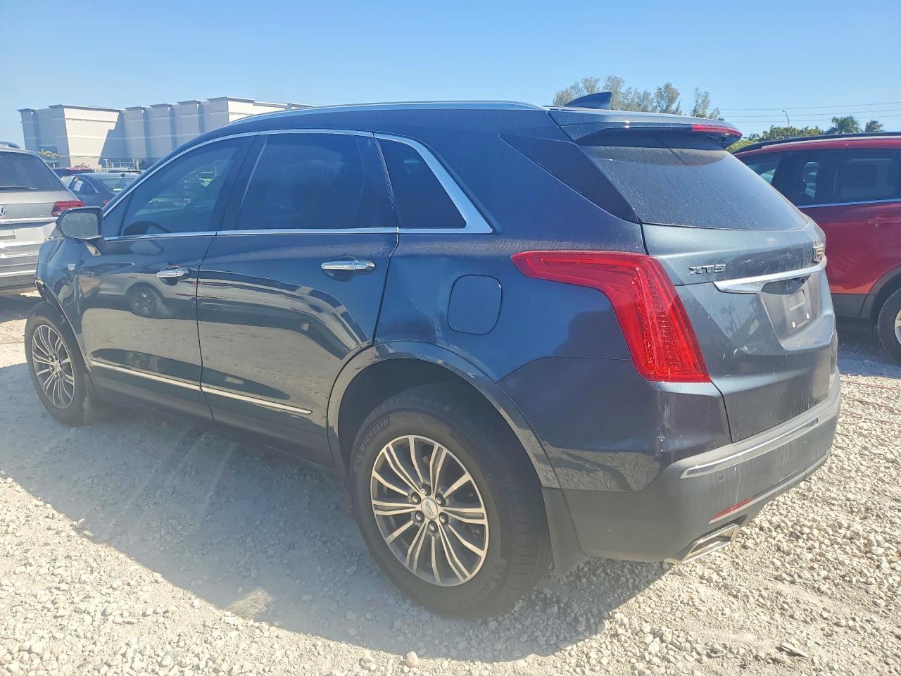 2019 Cadillac Xt5 Luxury - Image 2