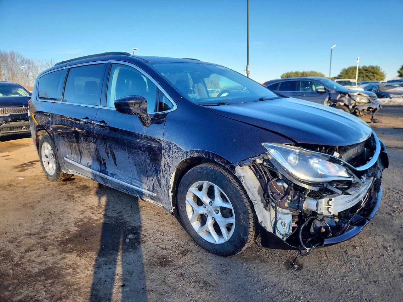 2017 Chrysler Pacifica Touring L - Фото 4