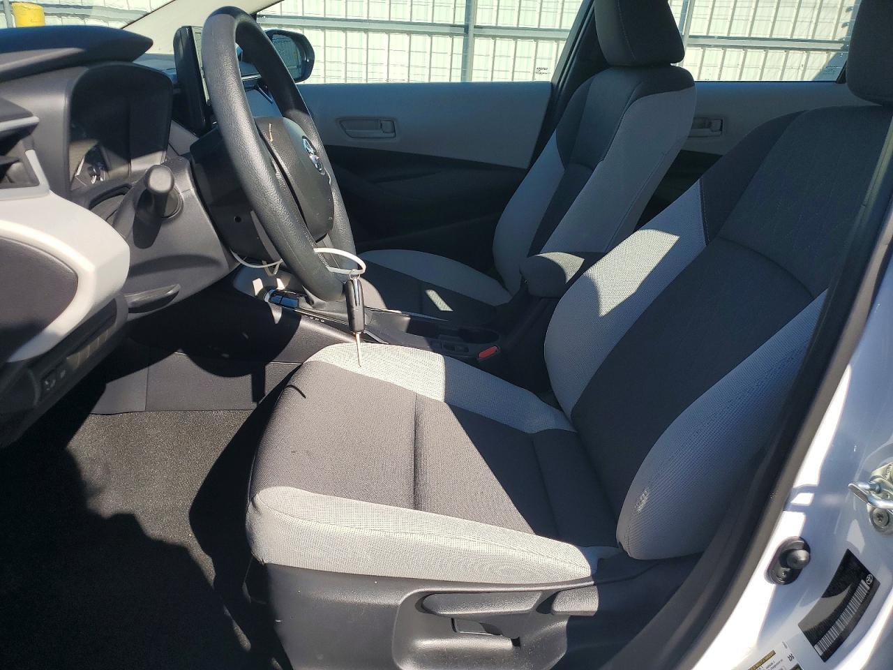 2025 Toyota Corolla Le - Фото 7