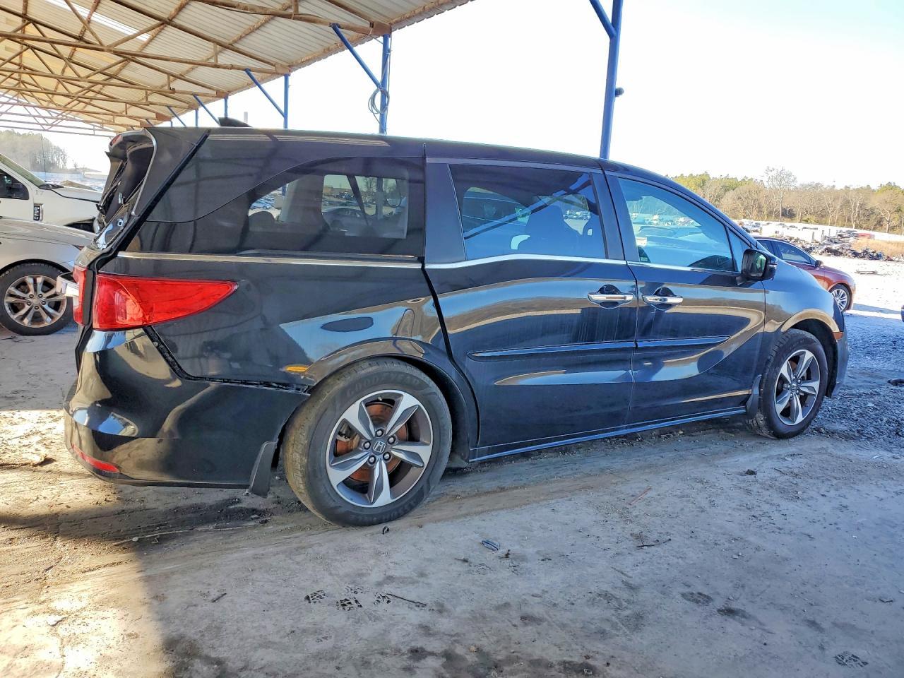 2018 Honda Odyssey Touring - Фото 3