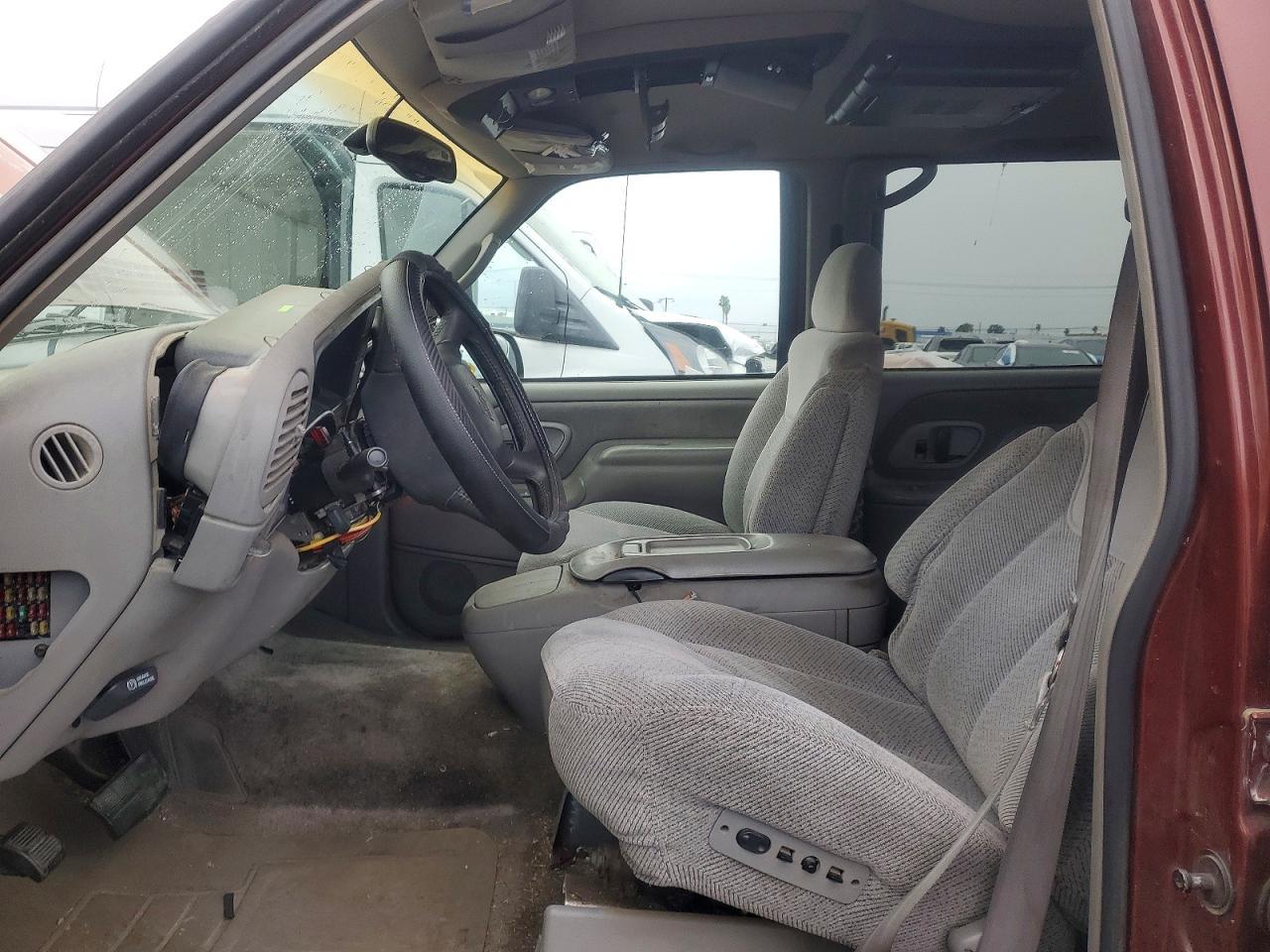 1998 Chevrolet Suburban C1500 - Image 7