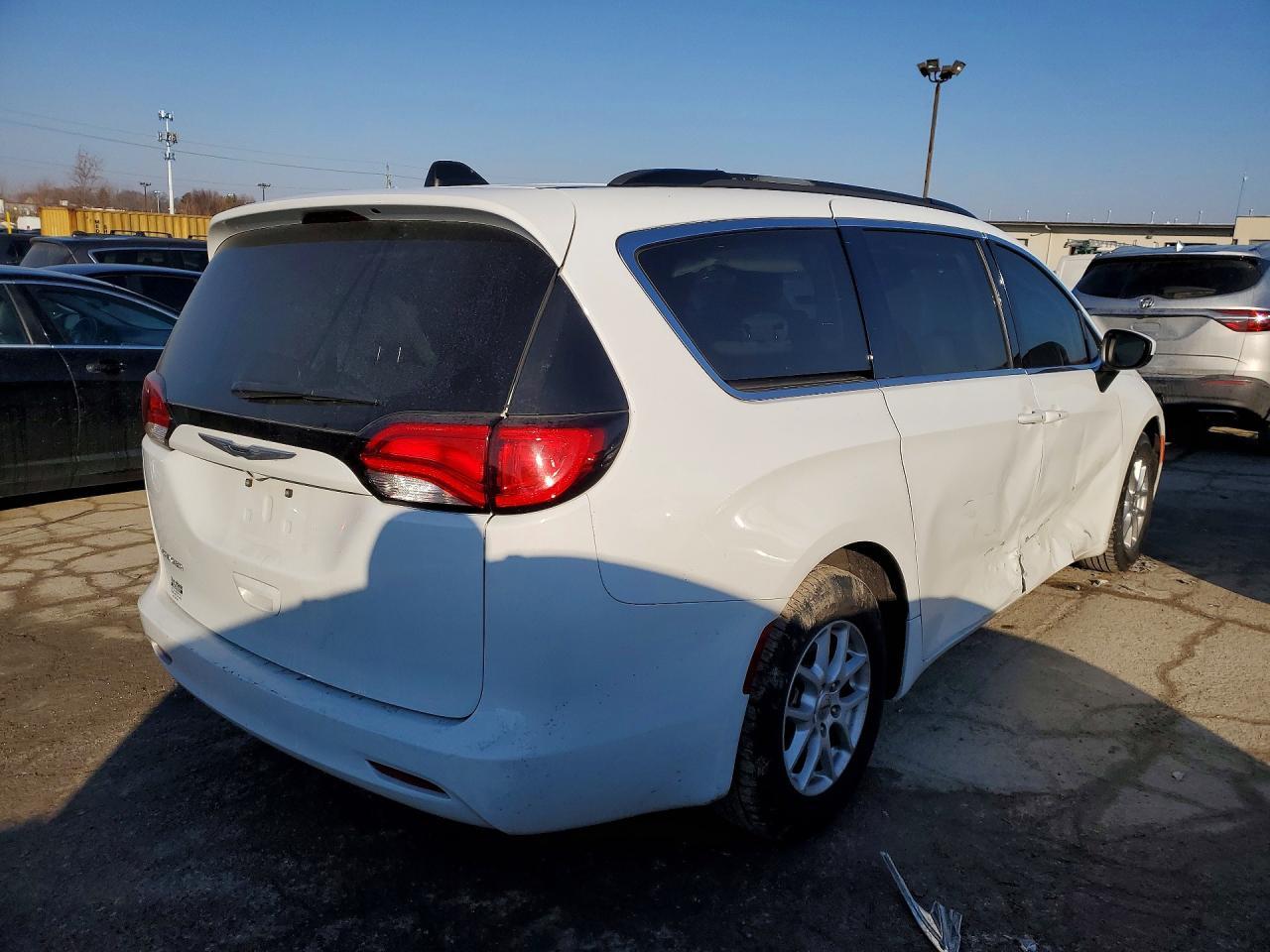 2021 Chrysler Voyager Lxi - Image 3