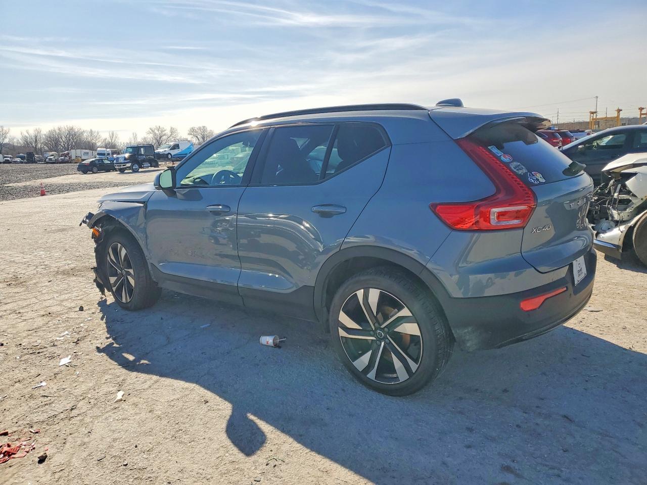 2023 Volvo Xc40 Plus - Image 2