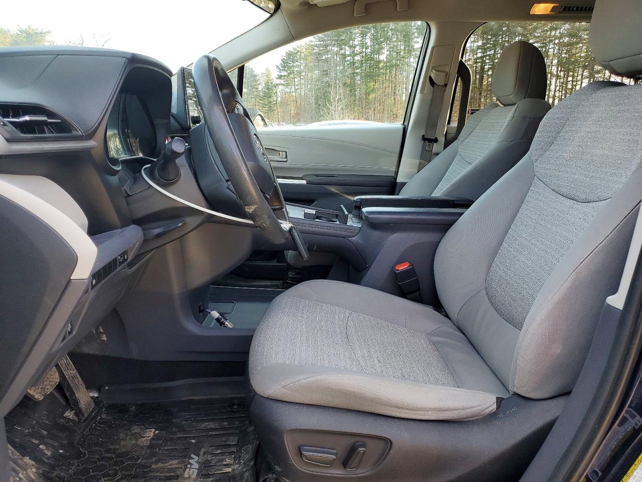 2022 Toyota Sienna Le 8-Passenger - Фото 7