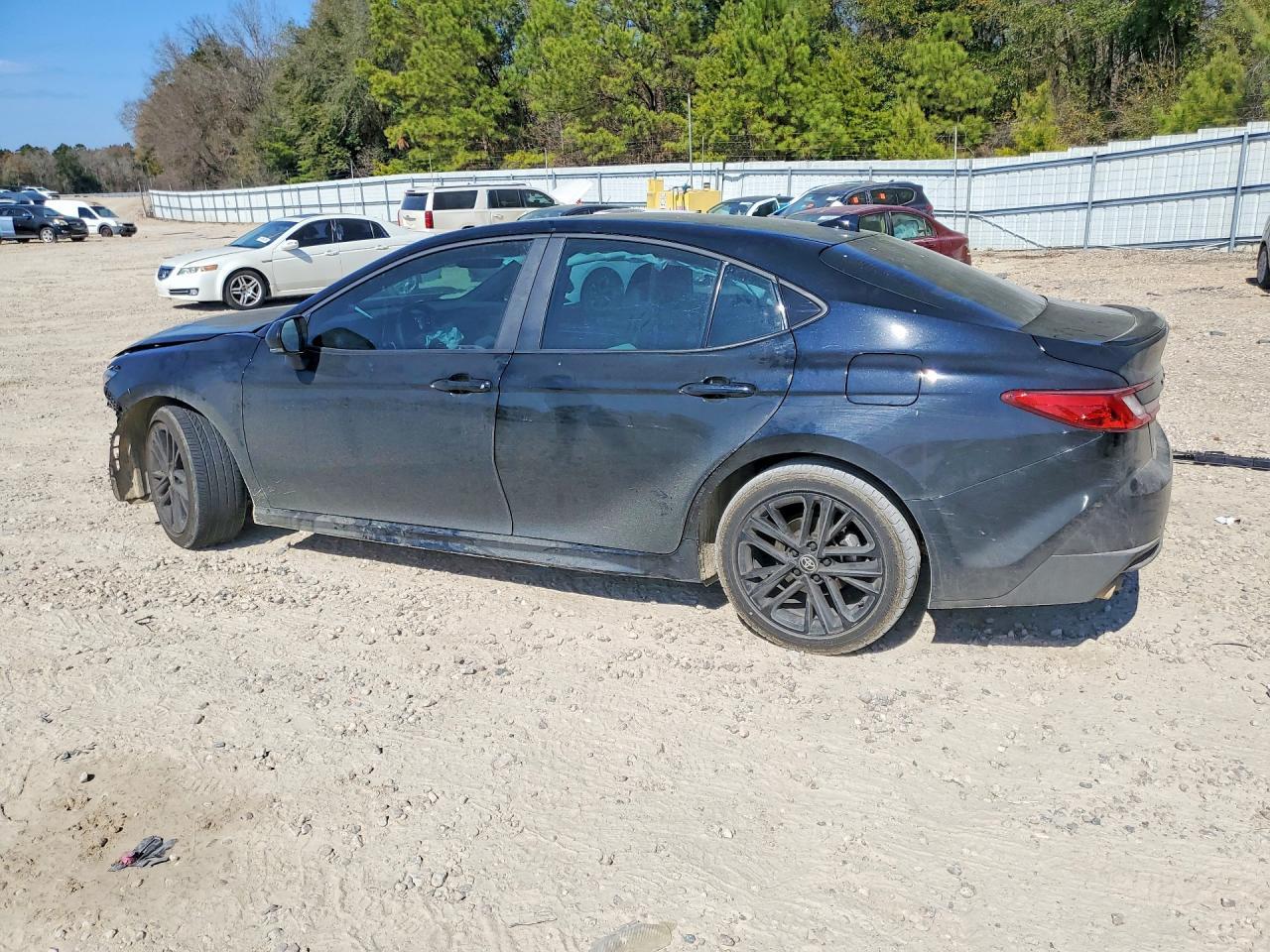 2025 Toyota Camry Se - Фото 2