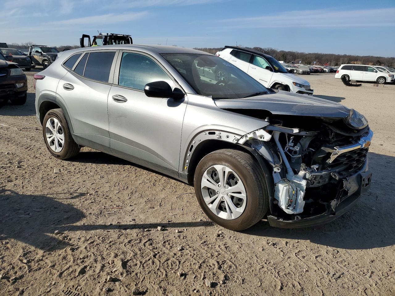 2025 Chevrolet Trax Ls - Фото 4