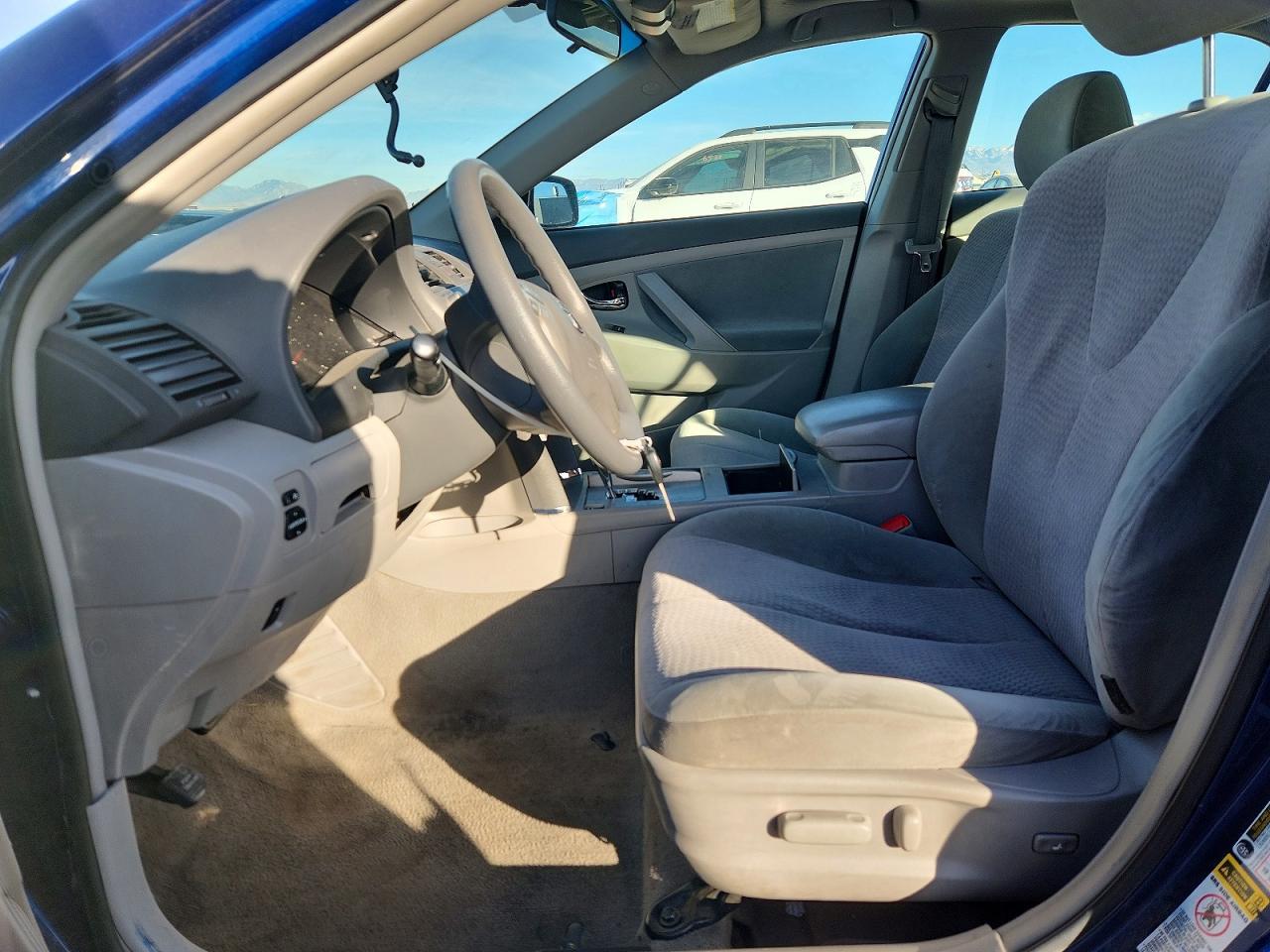 2010 Toyota Camry Le - Фото 7