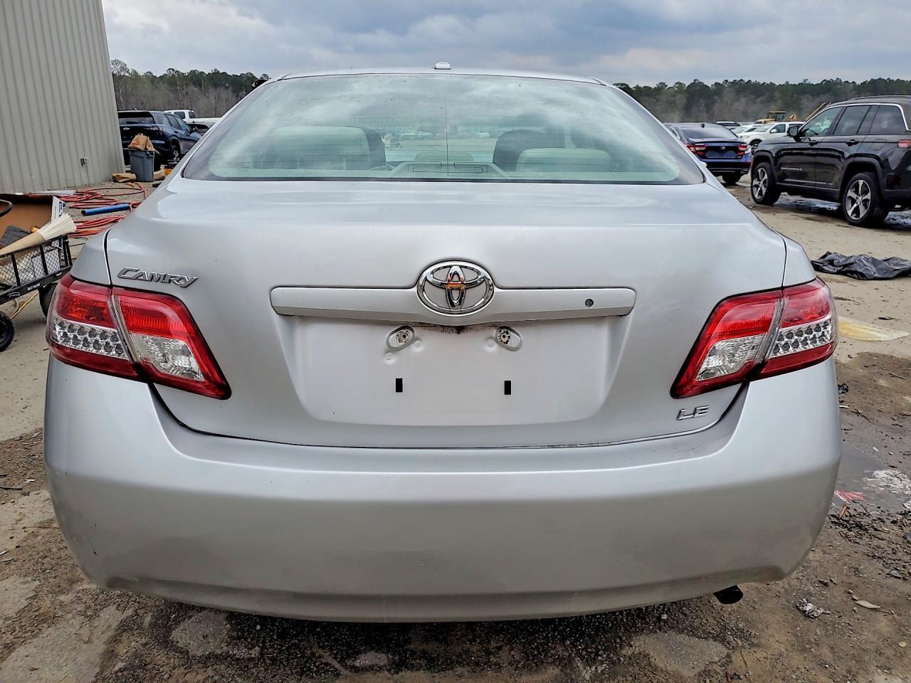 2010 Toyota Camry Le - Image 6
