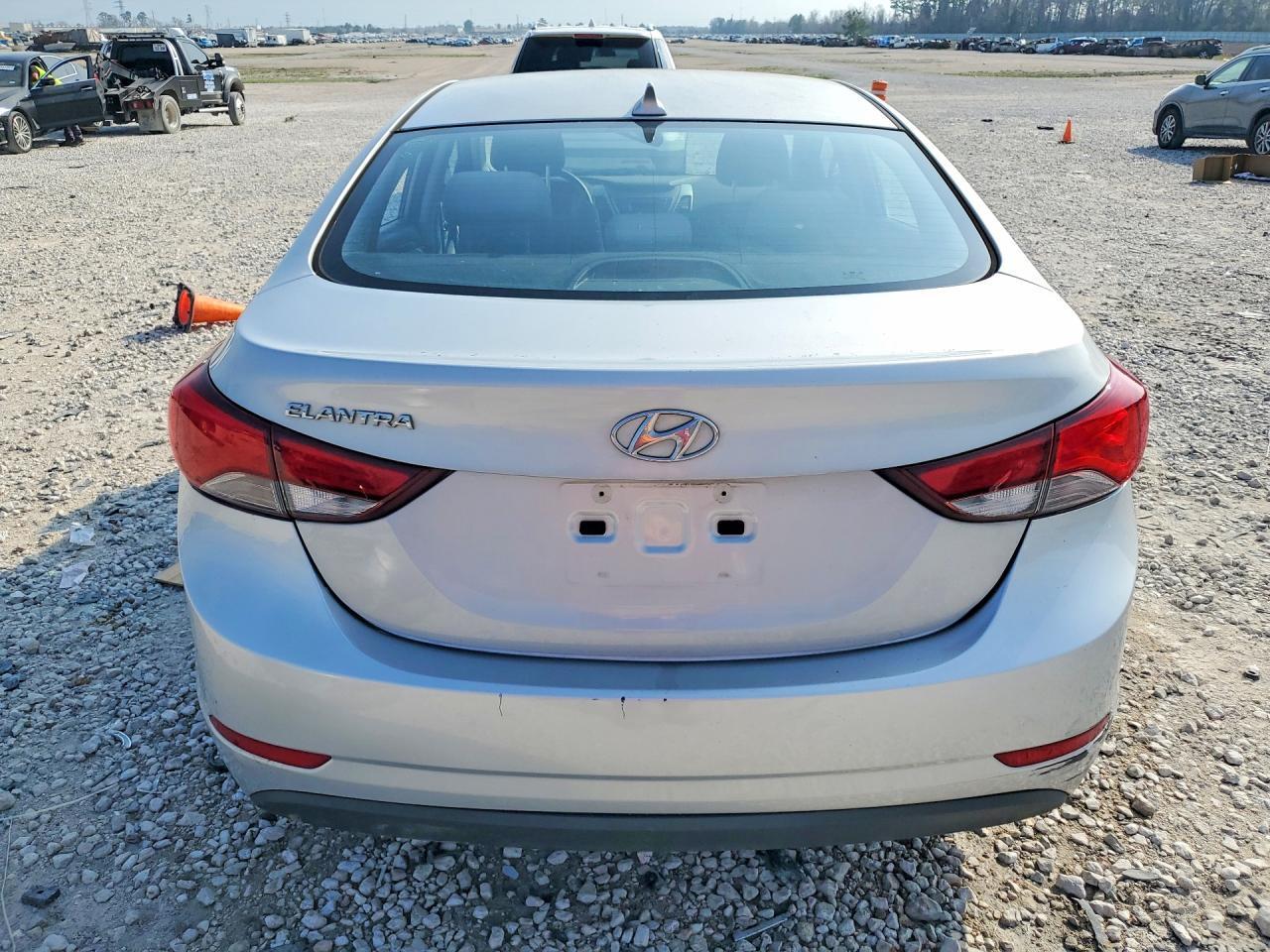 2016 Hyundai Elantra Se - Фото 6