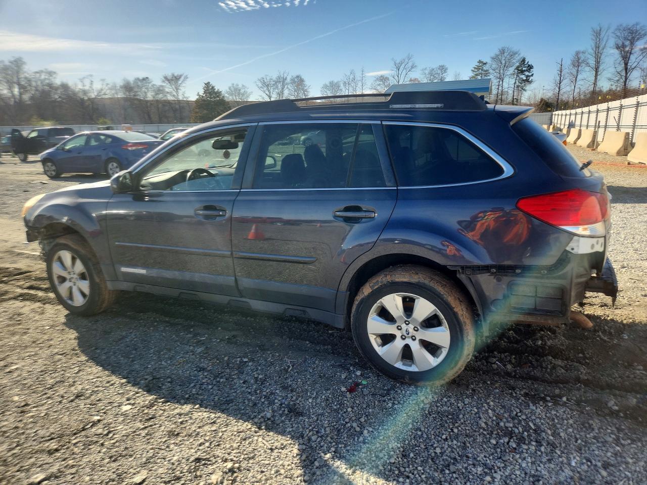 2011 Subaru Outback 2.5I Limited - Фото 2