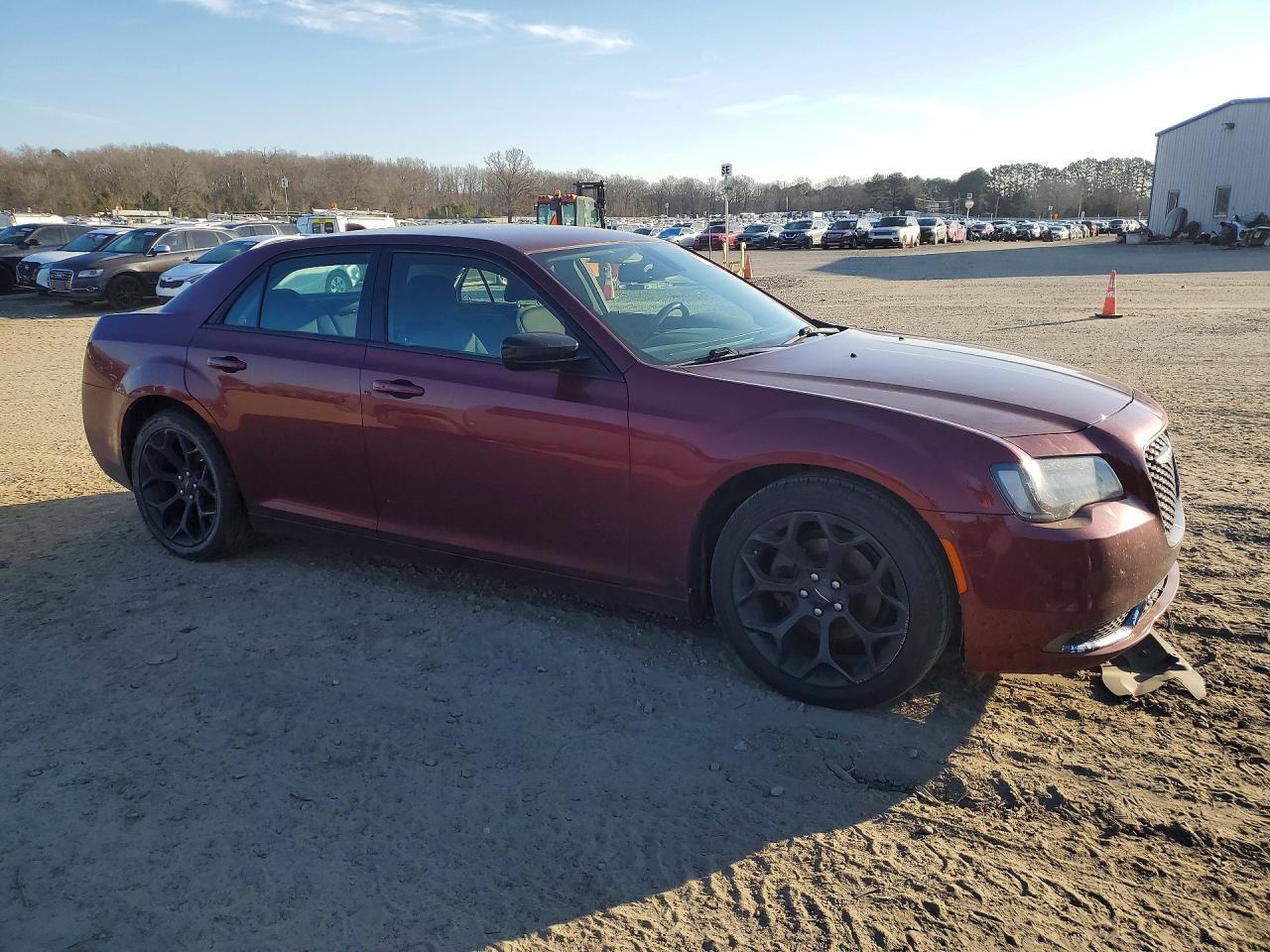 2019 Chrysler 300 Touring - Фото 4