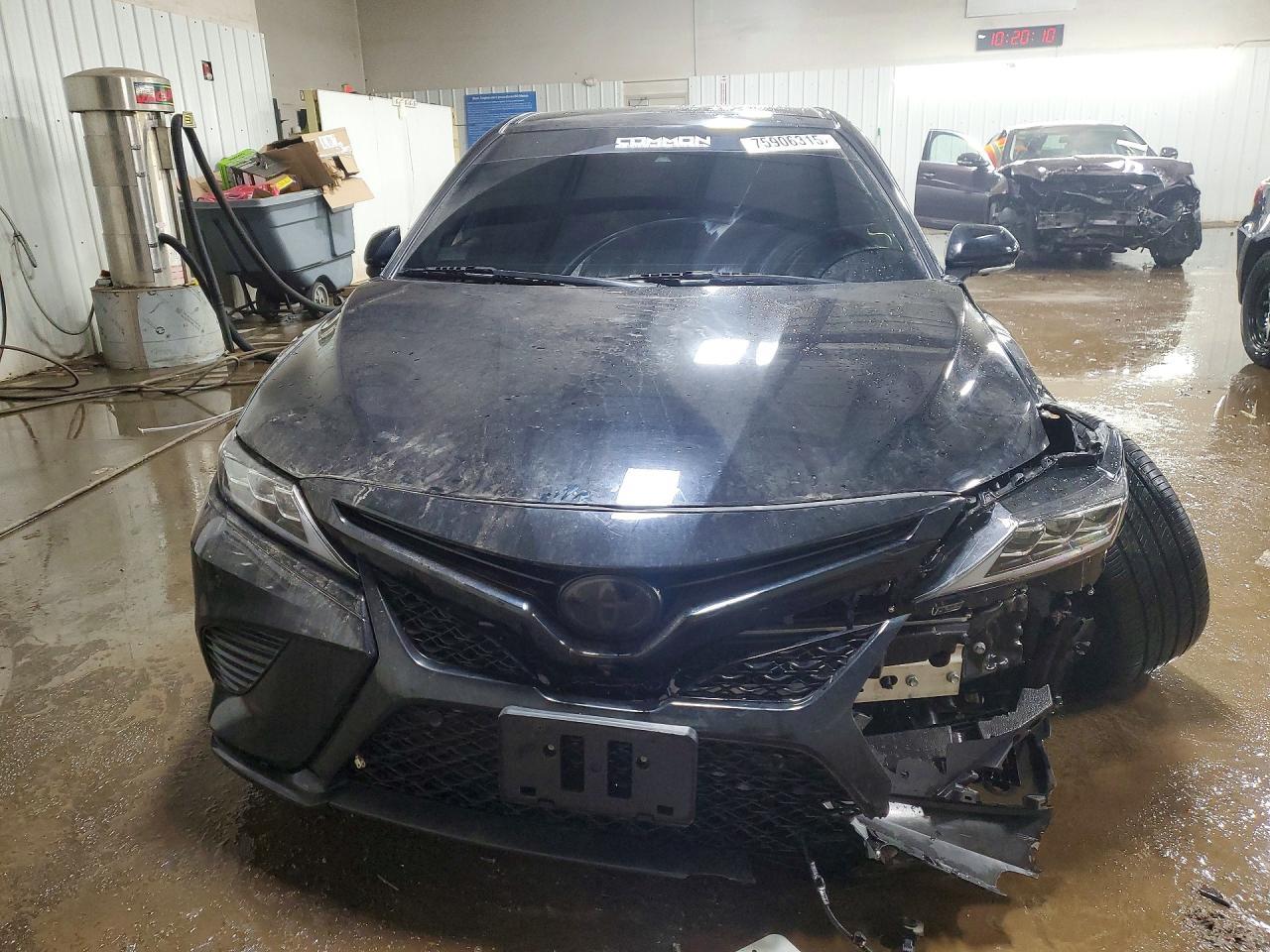 2020 Toyota Camry Xse - Фото 5